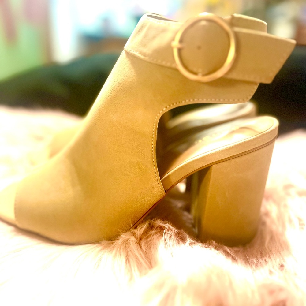 Open toe Mules. Never used. Perfect condition. Size 8